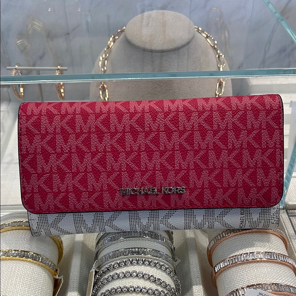MICHAEL KORS Jet Set Travel Signature Logo Tri-Fold Wallet
DARK RASPBERRY MULTI - Picture 5 of 16